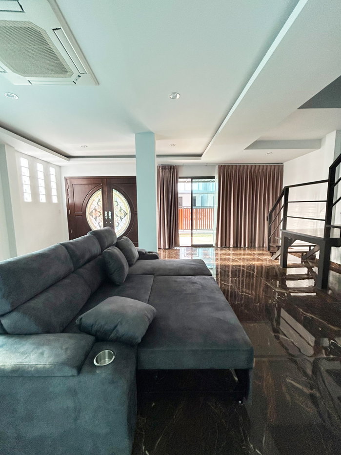 รูป ให้เช่าบ้านแฝดใหม่หลังมุม พร้อมเฟอร์นิเจอร์ครบ 3 ห้องนอน 3 ห้องน้ำ 2 ที่จอดรถ อ่างอาบน้ำ บางเขน ใกล้รถไฟฟ้าสายหยุด 19000 บาท - รูปที่ 8/27