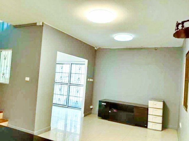 รูป ติดถนน. รังสิต-นครนายก คลอง 2-3 ทาวน์เฮาส์ 2 ชั้น 3 นอน โกดังรังสิต ใกล้ตลาดรังสิตคลอง2 18 ตร.ว. 150 ตร.ม. รร.ประชาธิปัตย์ 800 ม. - รูปที่ 4/8