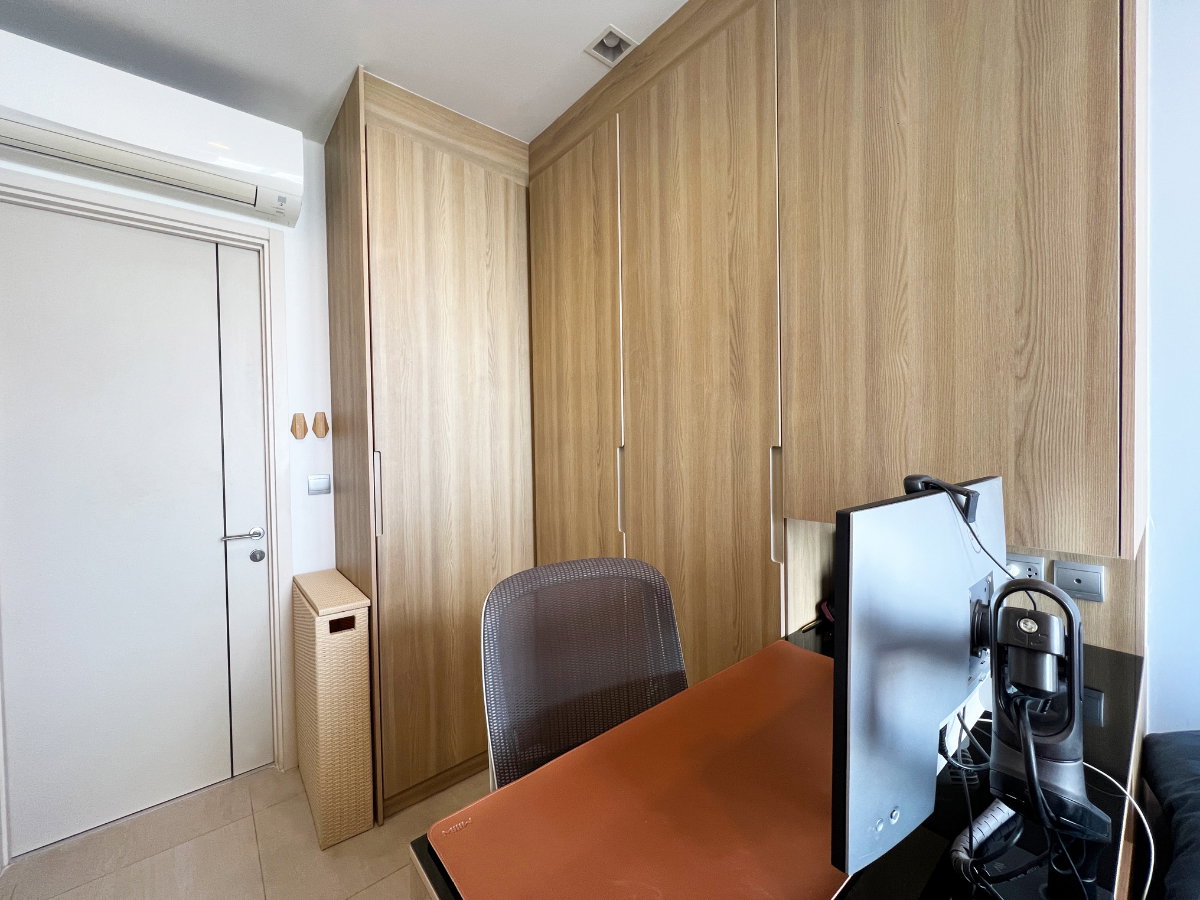 picture SellðRare North-Facing Unit | Unblocked Open View | Tiled flooring | Quartz Countertop | Foldable Teak Dining Table - 6/7