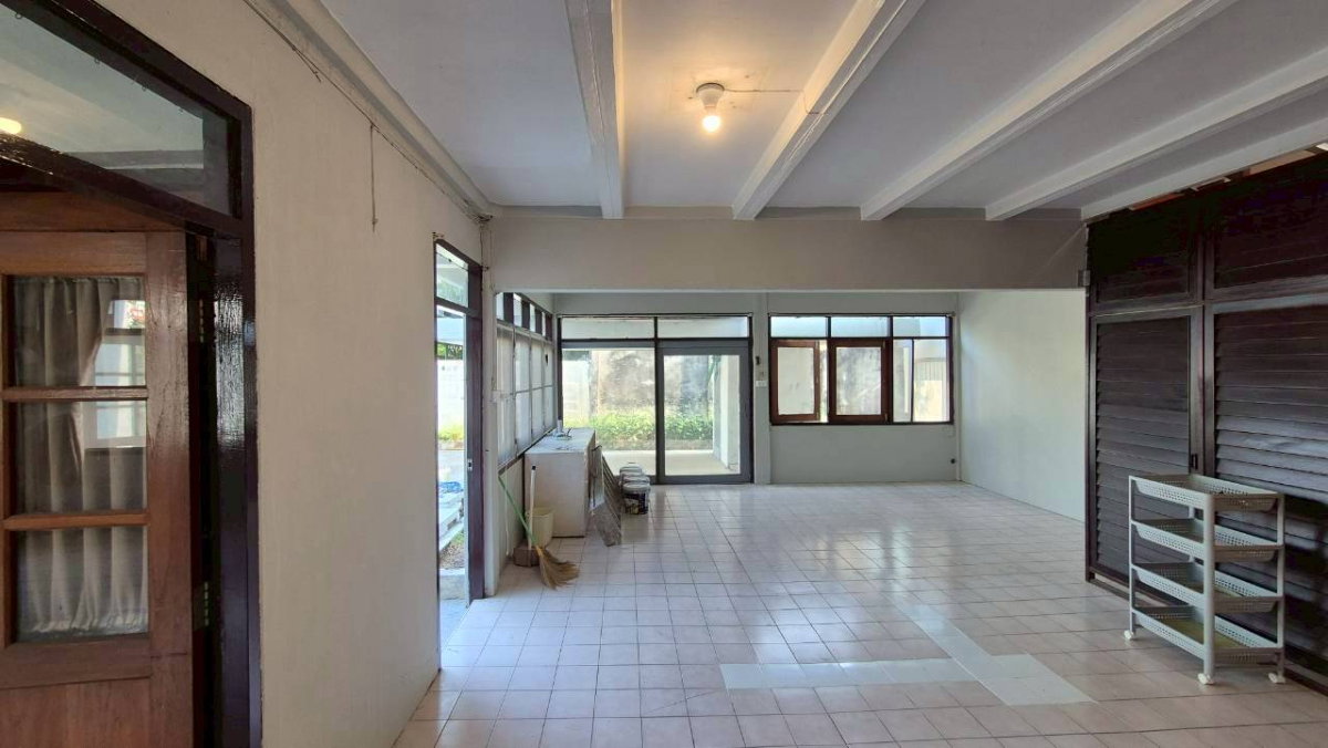 รูป ให้เช่าบ้านเดี่ยว 2 ชั้น เสรีไทย 57 - มีสวนข้างบ้านขนาดใหญ่ - รูปที่ 13/30