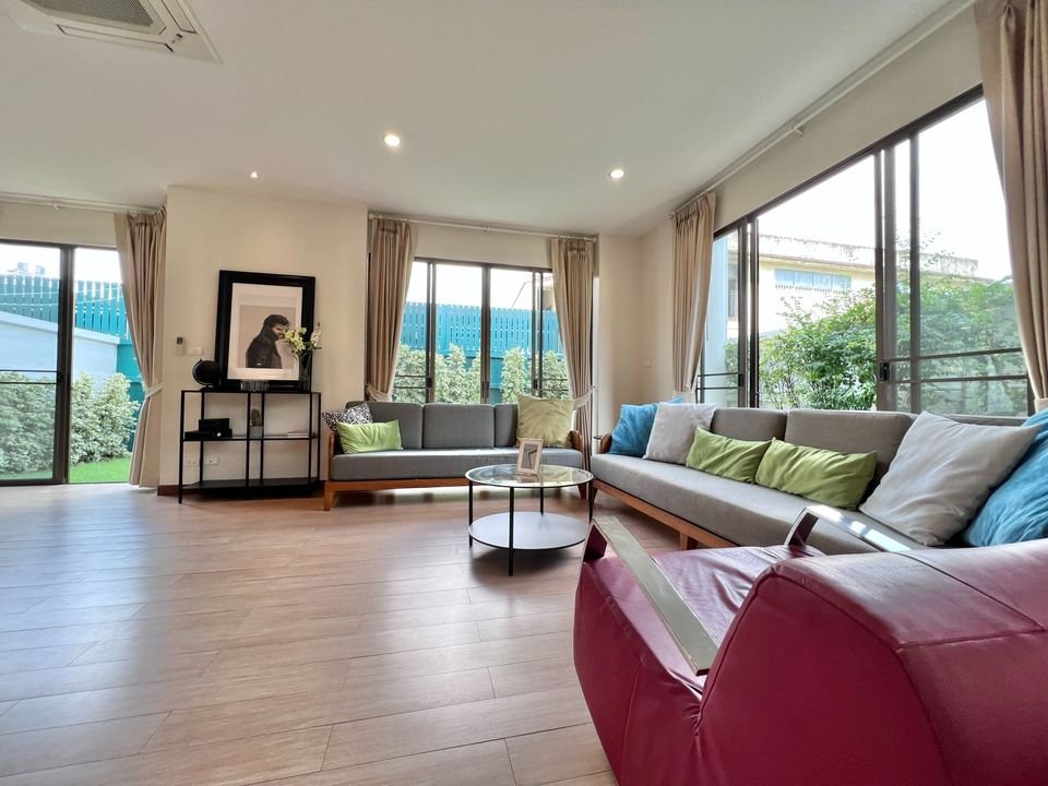 picture LTHC5463 – House with Private Garden FOR RENT in Phrom Phong 4 beds 2 baths size 400 Sq.M. Nearby BTS Phrom Phong station ONLY 85k/Month - 2/7