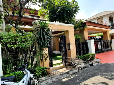 เช่าบ้านเดี่ยว สะพานพระราม 8 : LTHC5499 – House FOR RENT in Pattanakarn 4 beds 5 baths size 400 Sq.M. Near ARL Huamak station ONLY 75k/Month