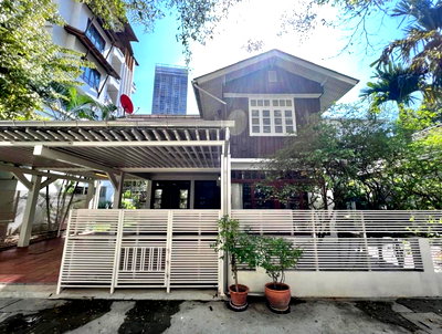 เช่าบ้านเดี่ยว บางลำภู(บางลำภู) : LTHC5610 – Single House with Garden FOR RENT in Phrom Phong 3 beds 3 baths size 280 Sq.M. Nearby BTS Phrom Phong station ONLY 120k/Month