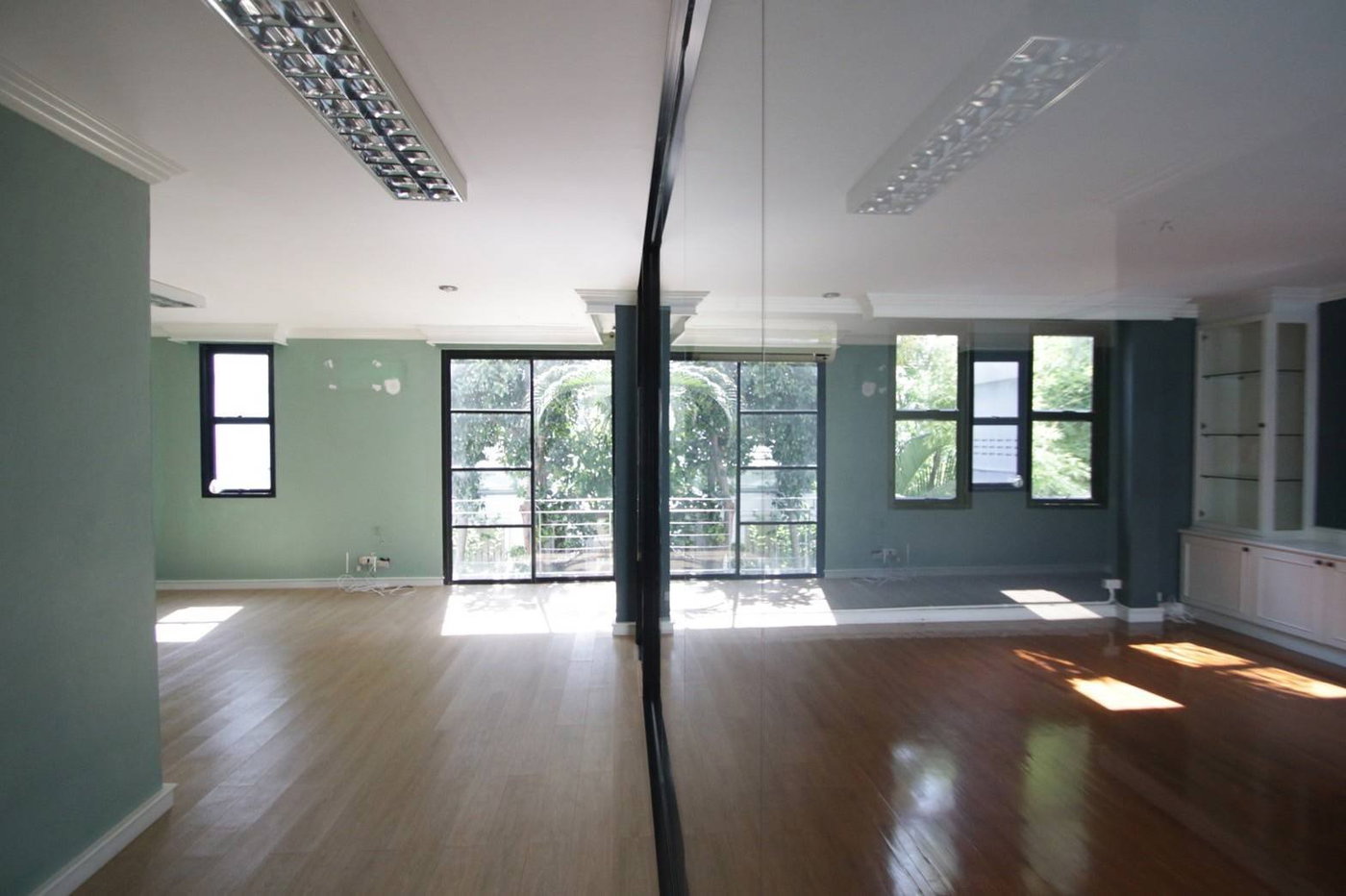 picture LTH5510 – House FOR RENT in Ekkamai 4 beds 5 baths size 450 Sq.M. Nearby BTS Ekkamai station ONLY 100k/Month - 4/7