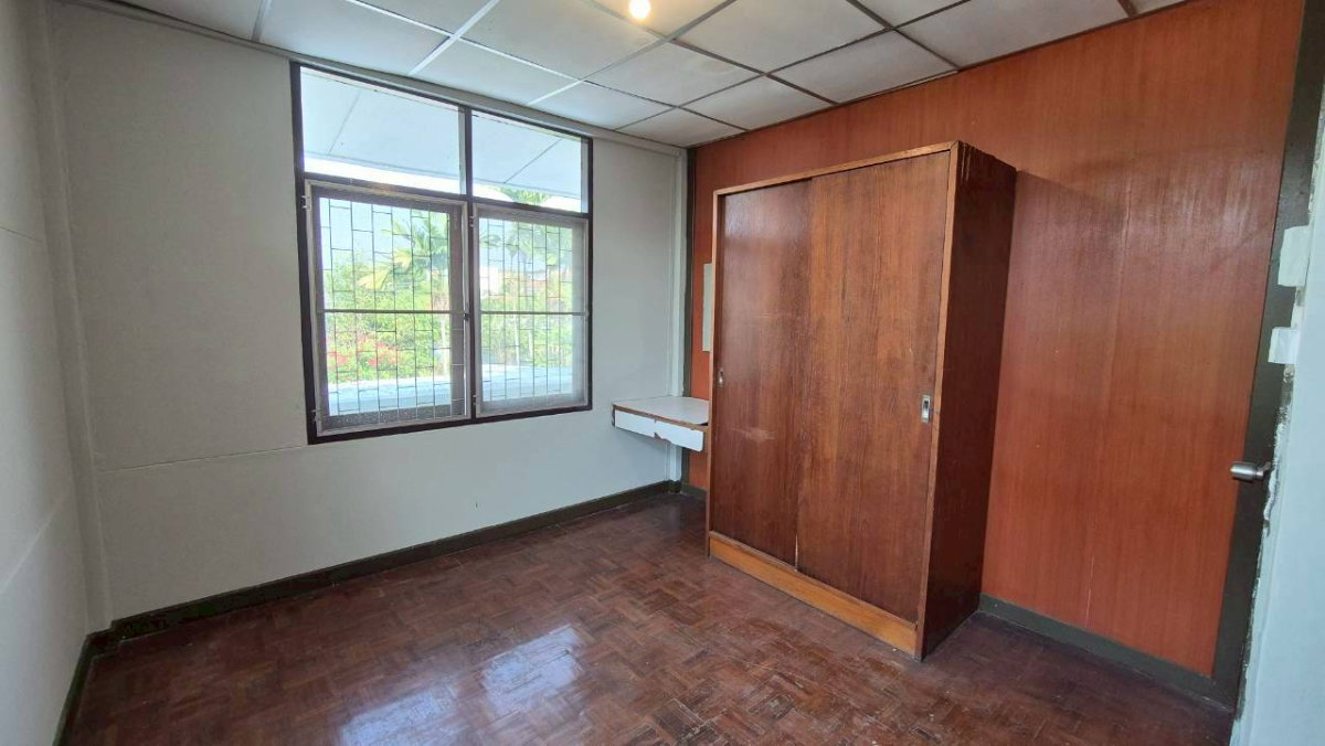 รูป ให้เช่าบ้านเดี่ยว 2 ชั้น เสรีไทย 57 - มีสวนข้างบ้านขนาดใหญ่ - รูปที่ 21/30