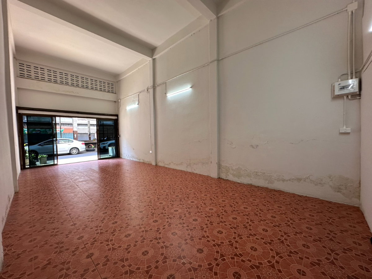 รูป ขายตึกแถวรีโนเวทใหม่ ใกล้แยกปอยหลวง เชียงใหม่   - รูปที่ 6/24