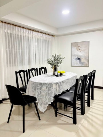 รูป MHR77 Prime Location! บ้านเดี่ยวหลังใหญ่ 70 ตร.ว. ใจกลางห้วยขวาง ใกล้สถานทูตจีน เหมาะสำหรับครอบครัวใหญ่หรือ Expat - รูปที่ 4/11