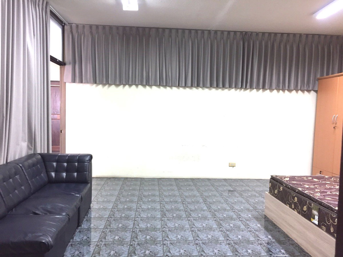 รูป ให้เช่า คอนโด โชคชัย ร่วมมิตร ห้องกว้าง 80 ตรม. 2 ห้องนอน อากาศถ่ายเทดี ราคาดีงาม  - รูปที่ 12/21