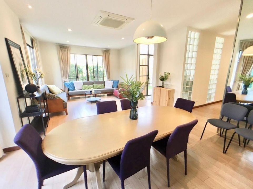 picture LTHC5463 – House with Private Garden FOR RENT in Phrom Phong 4 beds 2 baths size 400 Sq.M. Nearby BTS Phrom Phong station ONLY 85k/Month - 3/7