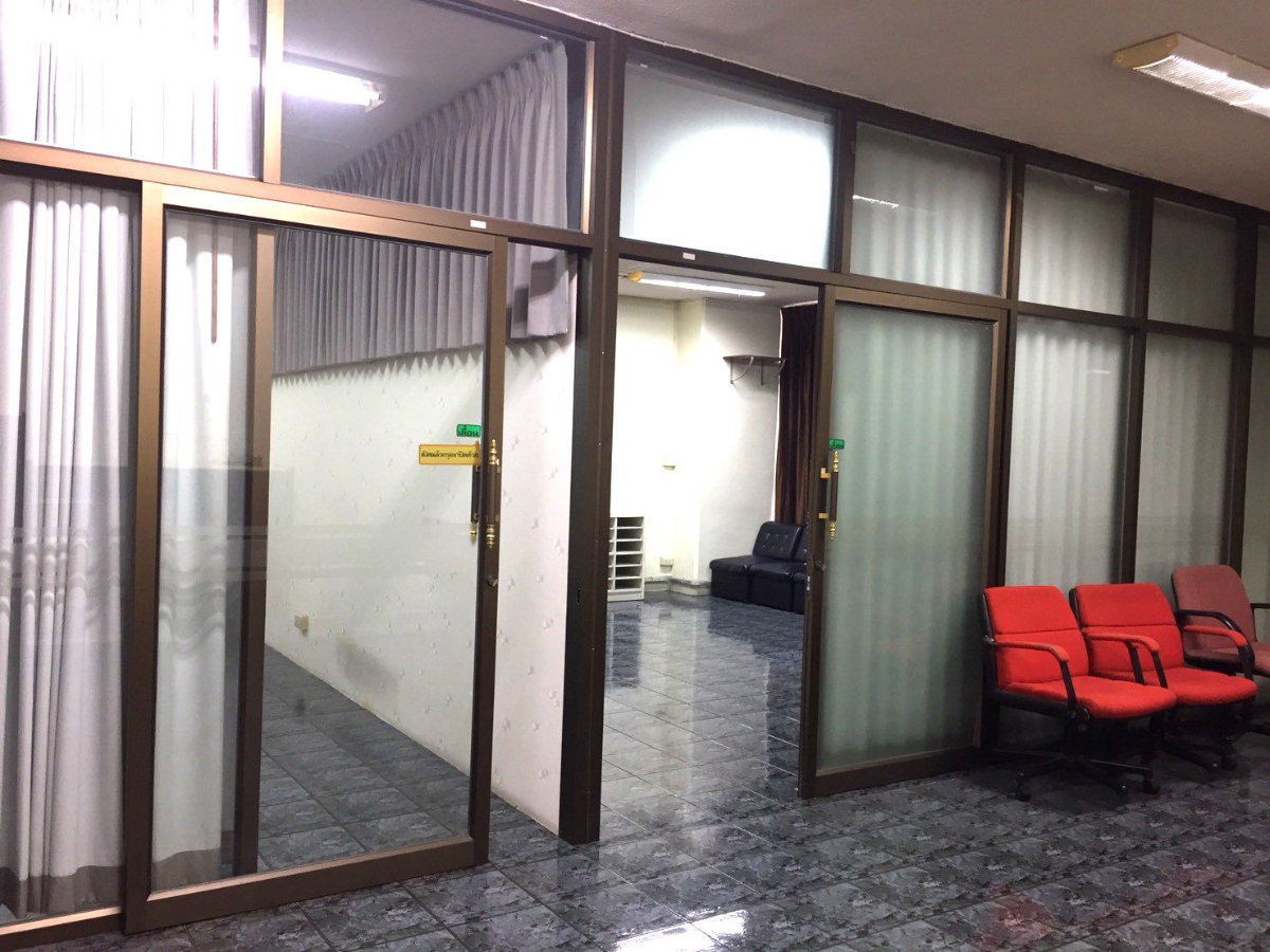 รูป ให้เช่า คอนโด โชคชัย ร่วมมิตร ห้องกว้าง 80 ตรม. 2 ห้องนอน อากาศถ่ายเทดี ราคาดีงาม  - รูปที่ 2/21