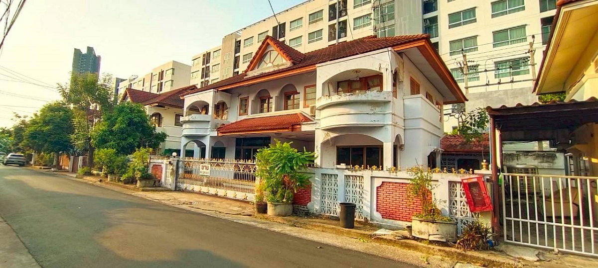 รูป ขาย บ้านแฝด 2 หลังคู่  4 ห้องนอน หมู่บ้าน ซื่อตรง รัตนาธิเบศร์  ใกล้รถไฟฟ้าสถานีไทรม้า   - รูปที่ 2/3