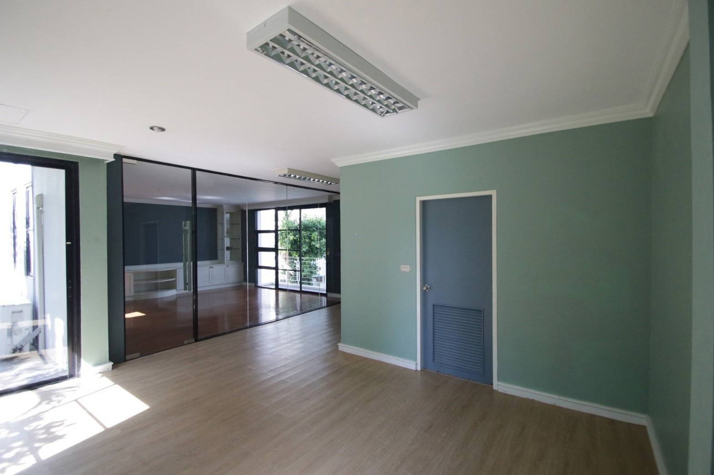 picture LTH5510 – House FOR RENT in Ekkamai 4 beds 5 baths size 450 Sq.M. Nearby BTS Ekkamai station ONLY 100k/Month - 3/7