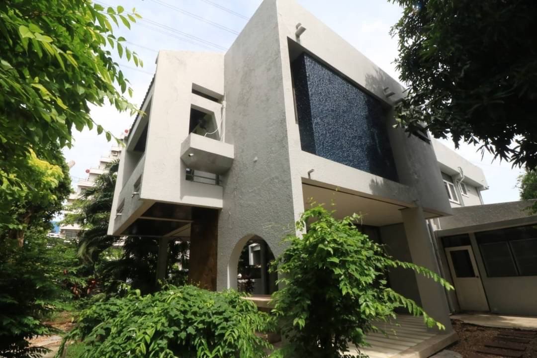 picture LTHC5547 – House FOR RENT in Latphrao 3 beds 3 baths size 164 Sq.W. Nearby BTS Ha Yaek Lat Phrao station ONLY 80k/Month - 1/6
