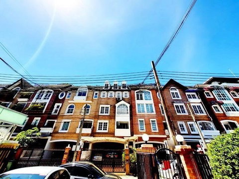 LTHC5553 – Townhouse FOR RENT in Yen Akat 4 beds 4 baths size 300 Sq.M. Nearby BTS Chong Nonsi Station ONLY 60k/Month