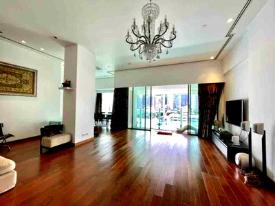 ขายคอนโด : LTH5921 – Le Raffine Sukhumvit 39 FOR SALE 2 beds 4 baths size 237 Sq.M. Nearby BTS Phrom Phong station ONLY 39 MB