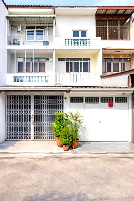 เช่าทาวน์โฮม กรุงเทพมหานคร : แฮปปี้แลนด์ เดอะมอลล์บางกะปิ ถ.ลาดพร้าว104-113 รพ.เวชธานี 300 ม.ทาวน์เฮาส์ 3 ชั้น 3นอน 2น้ำ 18ตร.ว.