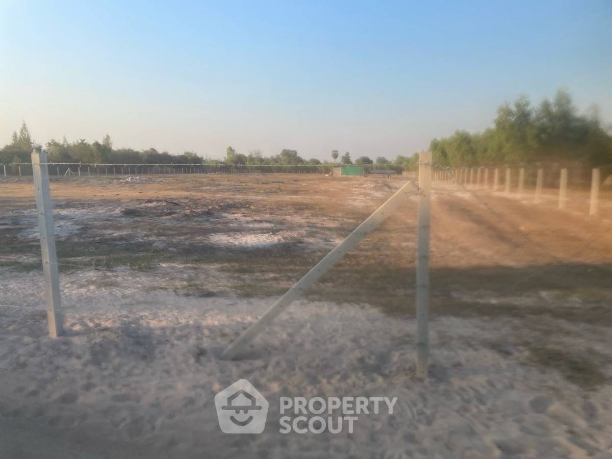 รูป ที่ดินสำหรับปล่อยขาย 14,580 ตารางเมตร แถว ใกล้ สวนอูฐชะอำ (ID 2619467) - รูปที่ 4/4