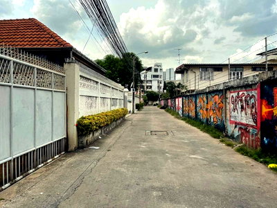 ที่ดิน อนุสาวรีย์ประชาธิปไตย : LTH12588RE – Land with House FOR SALE in Rama3-Sathupradit52 Size 28 sq.Wah. 2 beds 1 bath Near Central Rama 3 ONLY 6.5 MB