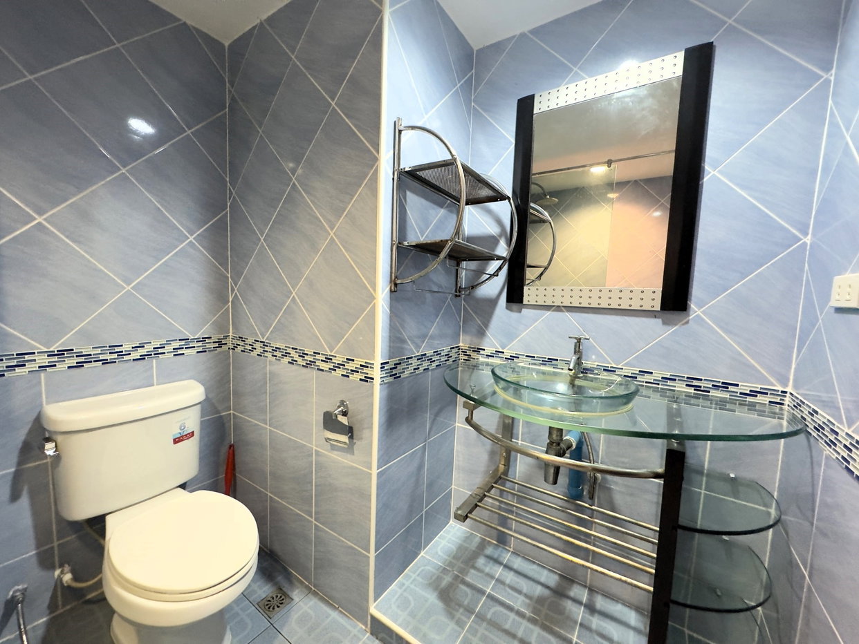 picture Studio Condo for Sale at Jomtien Beach Condominium in Pattaya - 17/19