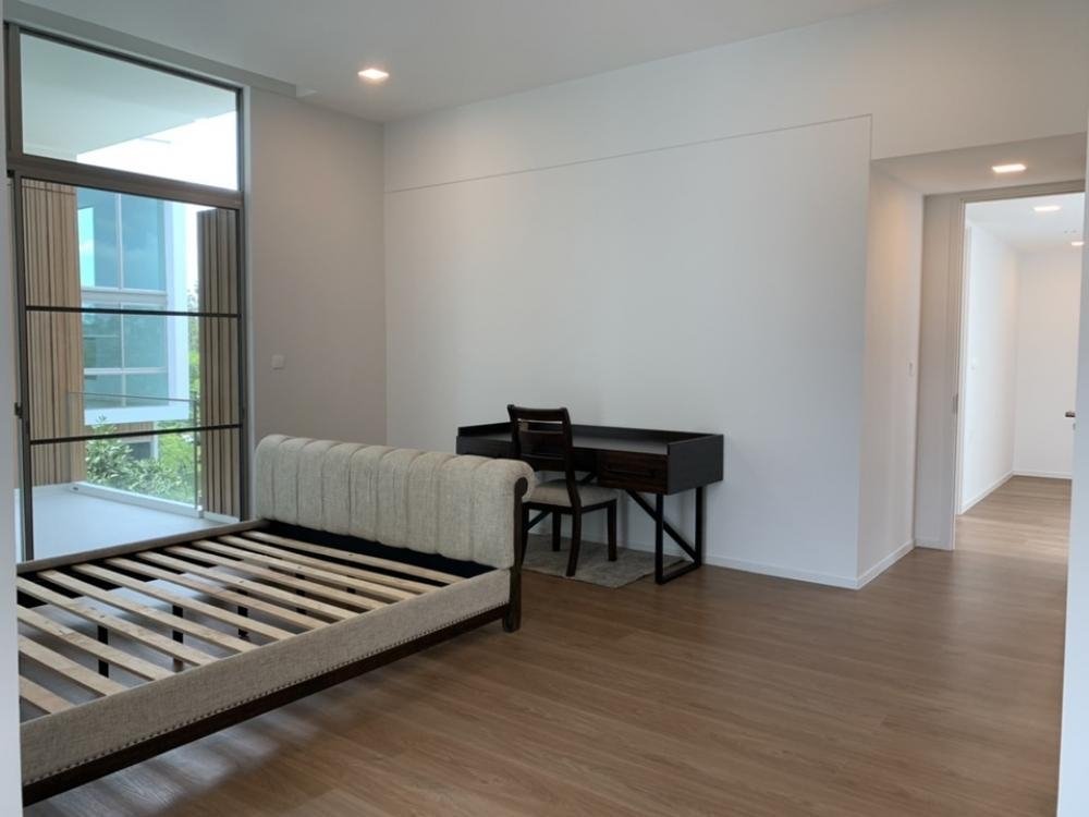 รูป LTHC7089 – House FOR RENT in Rama 9 3 beds 4 baths 324 sq.M. Near ARL Huamark station ONLY 350k/month - รูปที่ 4/6