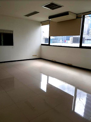 เช่าสำนักงาน กรุงเทพมหานคร : LTH7120 – Office for rent in Silom Size 137 Sq.M.Near MRT Silom Station ONLY 89,050 THB / month