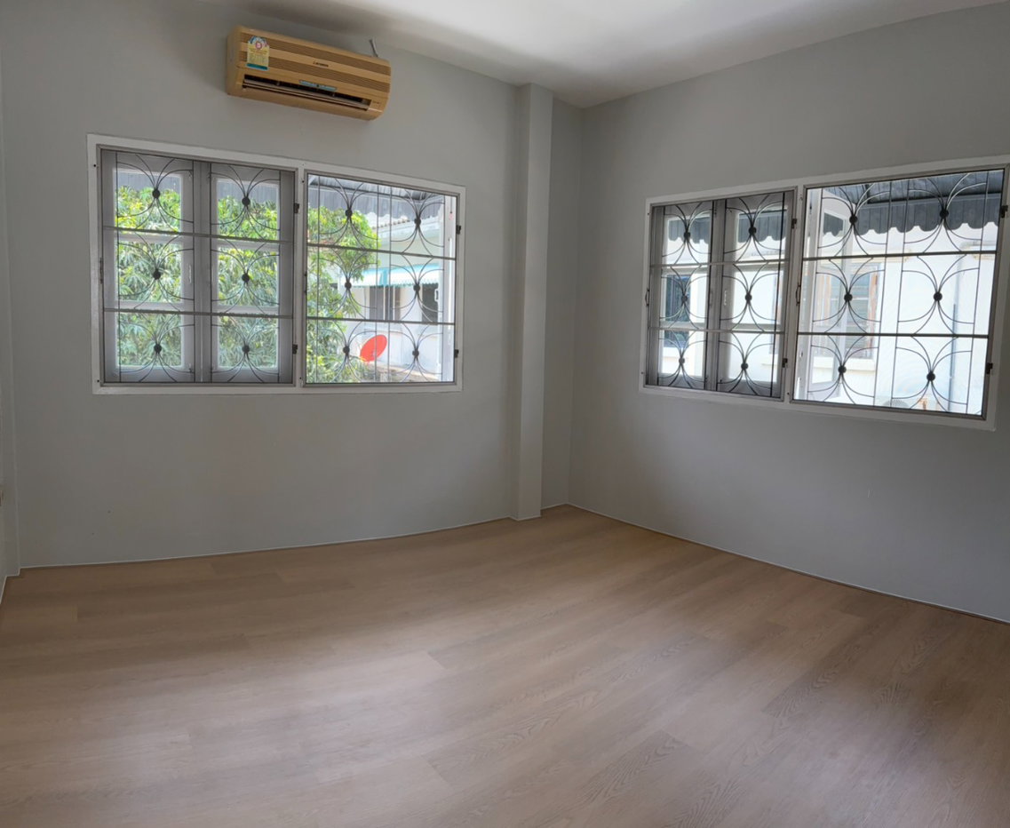 รูป ขายบ้านทาวน์เฮ้าส์ 2 ชั้น ม.ลภาวัน ถ.บางกรวย-ไทรน้อย ทำเลดี เดินทางสะดวก - รูปที่ 9/10