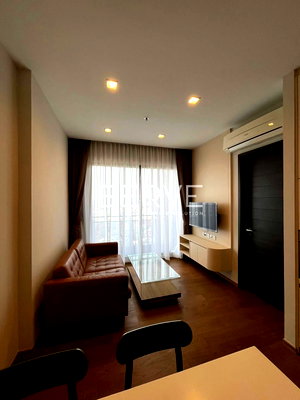 Condos for rent : 1 Bed with Bathtub Large Room Fully furnished  Good Location Close To MRT Thailand Cultural Centre Station  @  IVY Ampio