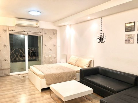 For Rent Near Parket Intersection and MRT. Pink Line