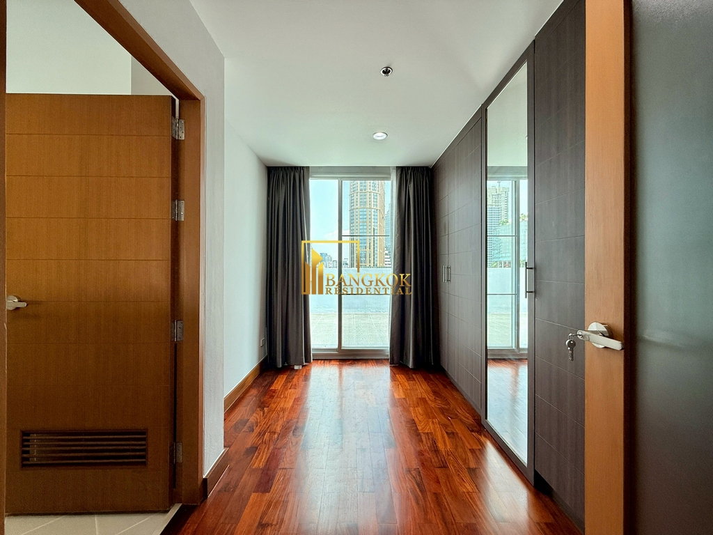 รูป Large 4 Bedroom Penthouse Apartment in Phrom Phong Area - BR0264AP - รูปที่ 23/47