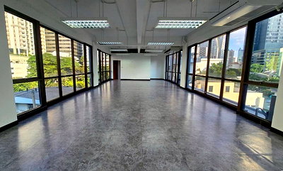 Office for rent BTS Thong Lo (Thong Lor) : 🔥 Well-maintained building with beautiful views, located near BTS & MRT Asoke 🔥 ** NO CO-AGENT **