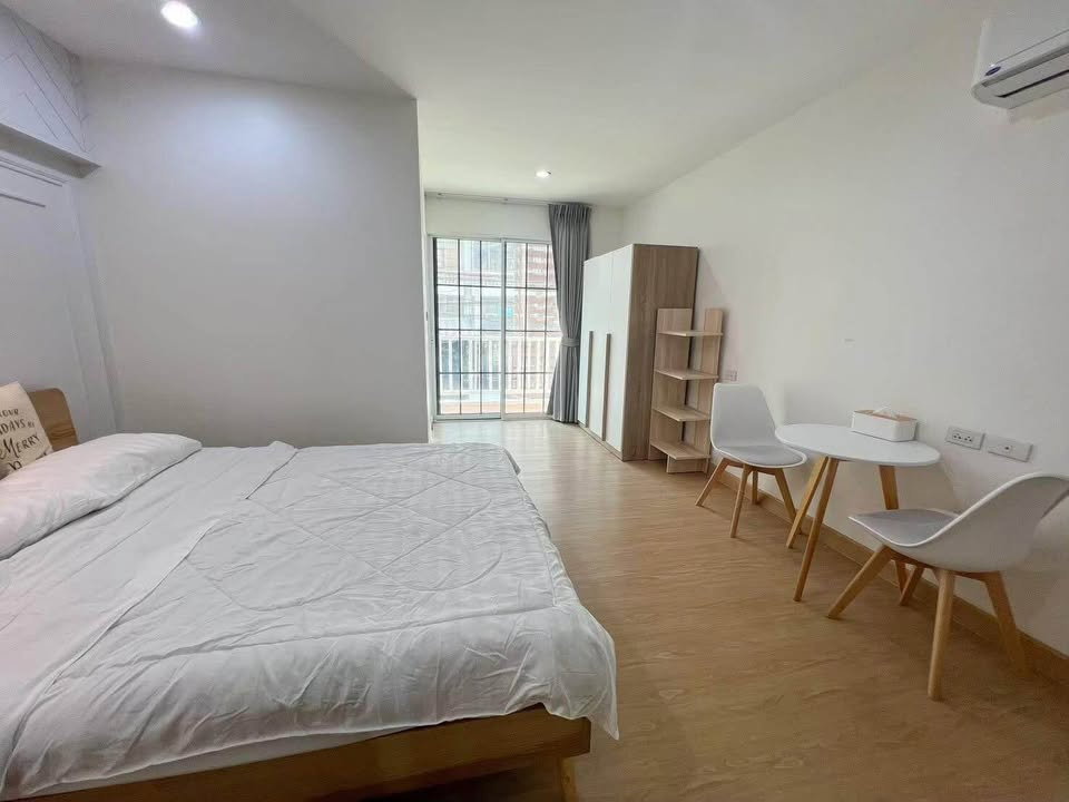 รูป ให้เช่า ปรัชญา เพลส รัชดา - ห้วยขวาง มีเฟอร์นิเจอร์+เครื่องใช้ไฟฟ้าครบ - รูปที่ 2/6