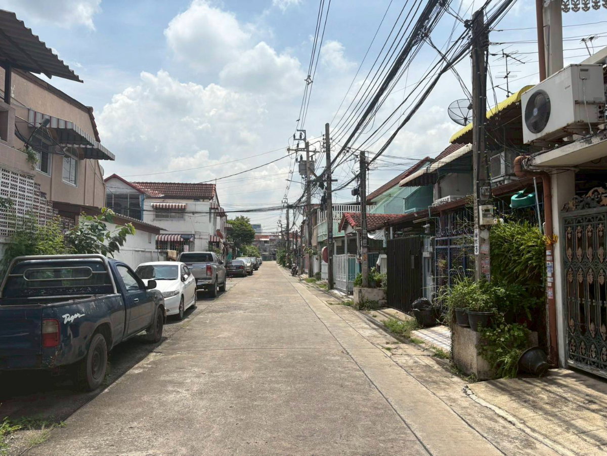 รูป ทาวน์เฮ้าส์ หมู่บ้านโสสุนคร 2 (ชินเขต 2/10) ซ.งามวงศ์วาน 47 ในยุคที่ราคาที่อยู่อาศัยในกรุงเทพฯ ปรับตัวสูงขึ้นอย่างต่อเนื่องโดยเฉพาะในโซน - รูปที่ 4/9