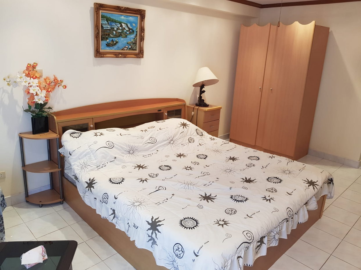รูป Studio Condo for Sale at Jomtien Beach Condominium in Pattaya - รูปที่ 1/9