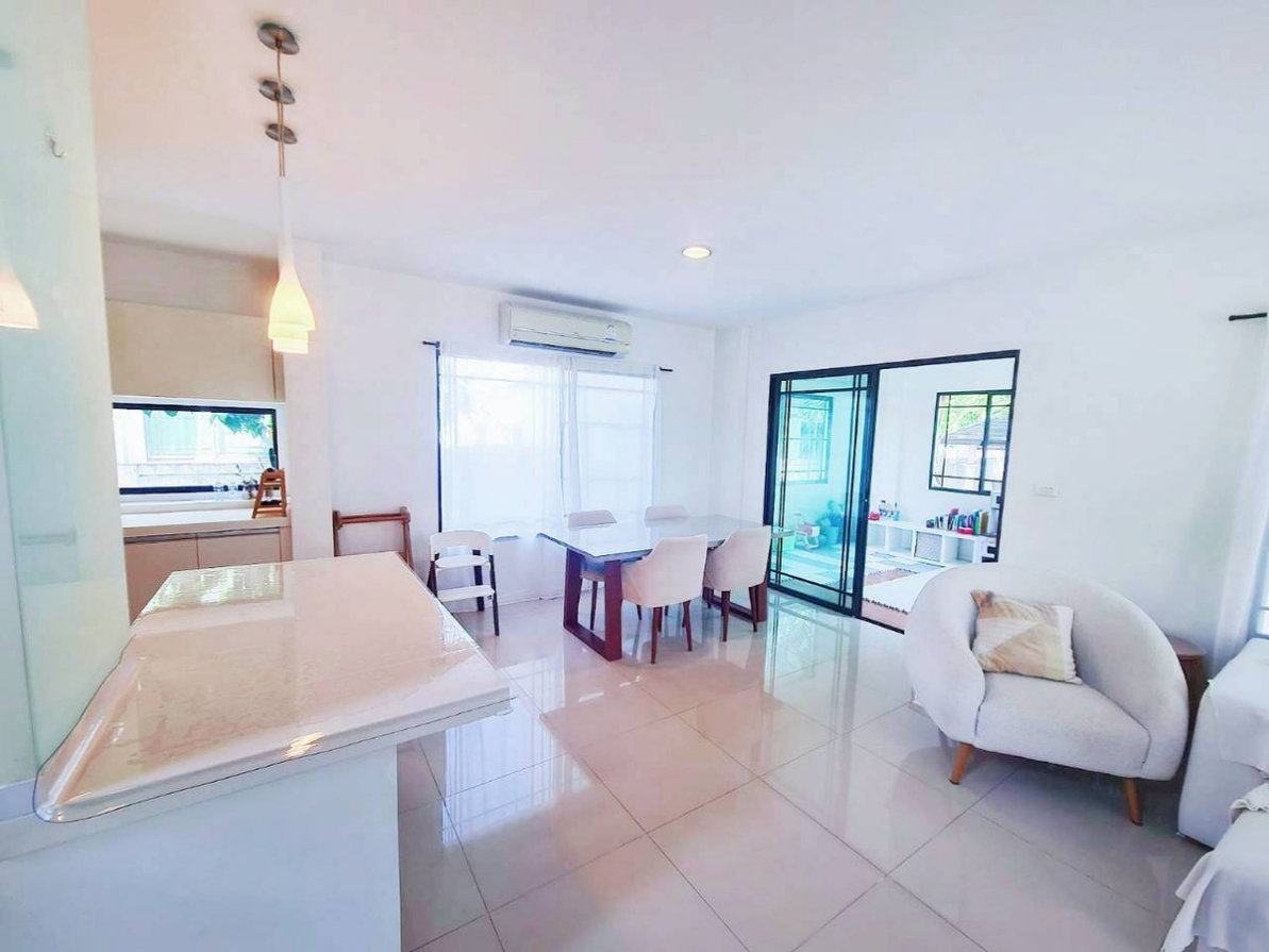 รูป 🏡 ให้เช่าบ้านเดี่ยว 2 ชั้น มัณฑนา เลค วัชรพล (สุขาภิบาล 5) ✨ บ้านหลังมุม โซนทะเลสาบ วิวสวย บรรยากาศดี พื้นที่กว้าง เป็นส่วนตัว - รูปที่ 10/11