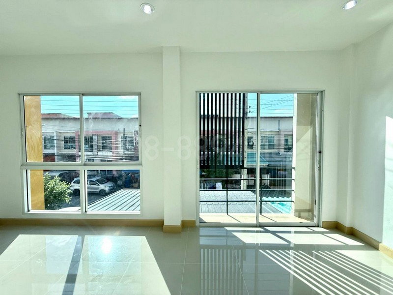 รูป ขายทาวน์เฮาส์ 2 ชั้น ทำเลต้นซอย ม.เพ็ญศิริ4 ซ.เลียบวารี 25/1 หนองจอก เนื้อที่ 20.7 ตรว 3นอน 2น้ำ - รูปที่ 5/8