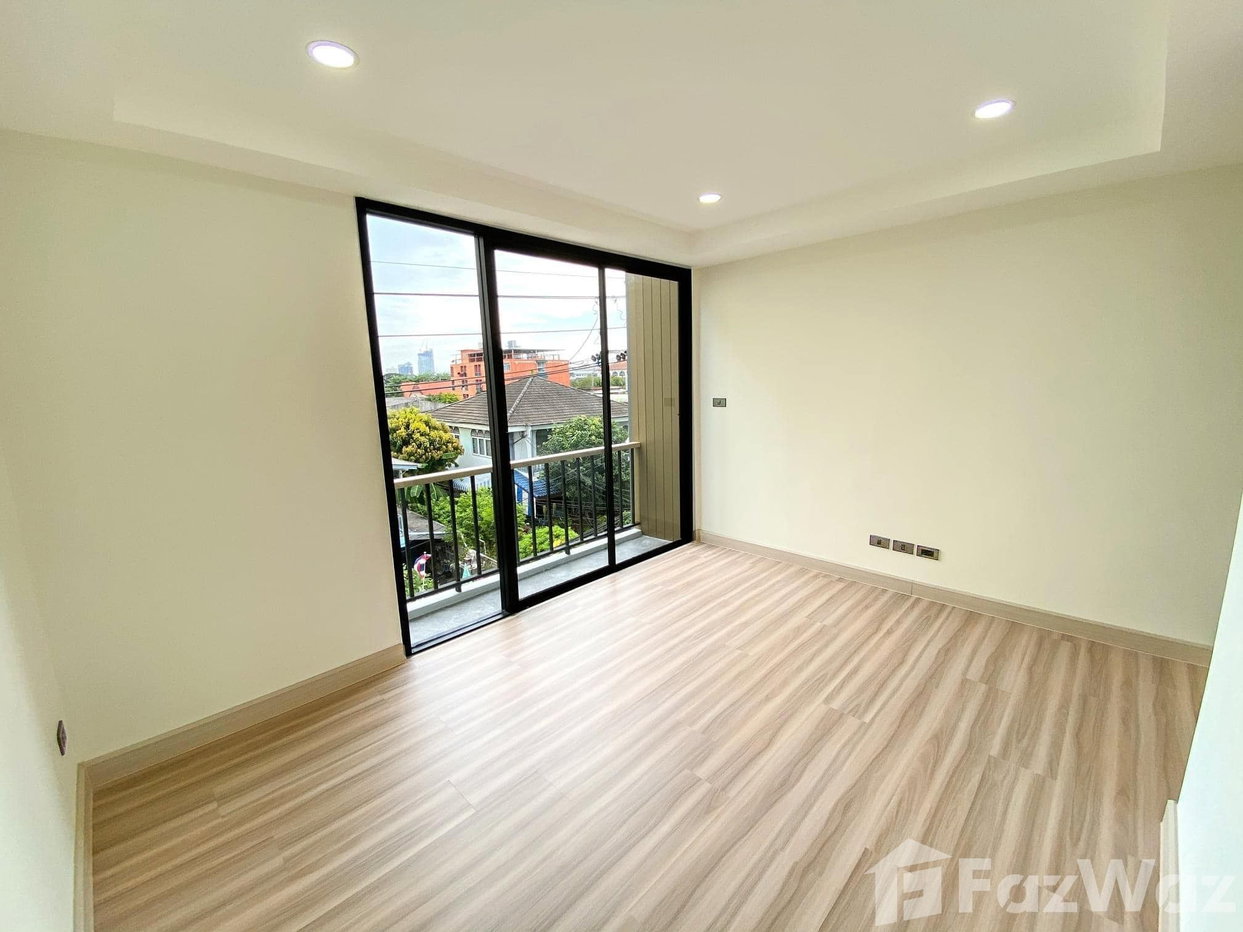 รูป ทาวน์เฮ้าส์ให้เช่า 3 ห้องนอน ใน บางจาก, กรุงเทพมหานคร 1649766 - รูปที่ 2/10