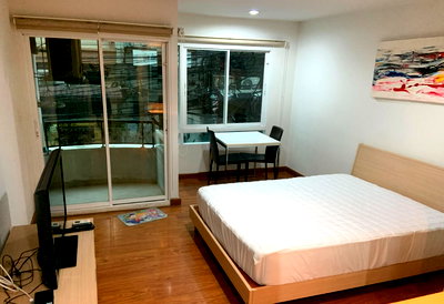 Condos for rent Bang Rak : Surawong City Resort【𝐑𝐄𝐍𝐓】🔥Spacious and comfortable room, large bed, fully furnished, with a chill seating area🔥 Contact Line ID: @hacondo