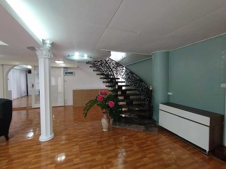 รูป LTHC6379 – Detached House FOR RENT 5 beds 4 baths Size 500 Sq.M. BTS Phra Khanong station ONLY 120k/month - รูปที่ 3/9