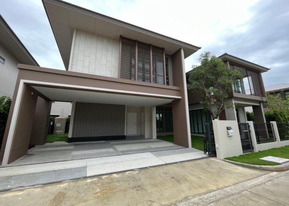 รูป LTHC7101 – Single House FOR SALE at Krungthepkreetha 4 beds 5 baths 300 sq.M. Near ARL Ramkhamhaeng station ONLY 30.9 MB - รูปที่ 1/7