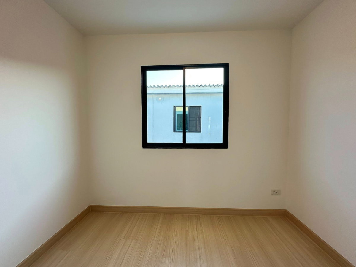 รูป ทาวน์โฮมรูปแบบใหม่ใกล้สนามบินสุวรรณภูมิ สไตล์ Modern ที่ออกแบบภายใต้แนวคิด Modish Real Living ให้ทุกแนวคิดเชื่อมต่อการใช้ชีวิตมีสไตล์ - รูปที่ 9/19