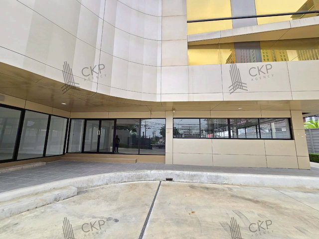 รูป ให้เช่าพื้นที่ในอาคาร Lenso ชั้น 1 432 ตร.ม. โลเคชั่นดีที่สุด ติดถนนศรีนครินทร์  พร้อมที่จอดรถ - รูปที่ 3/8