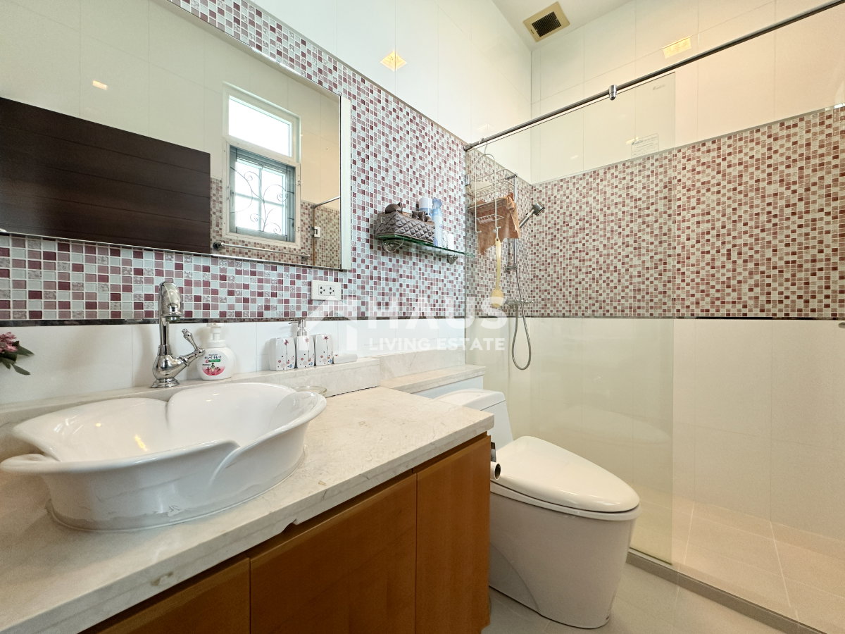 รูป ✨ มรดกแห่งความภูมิใจ! คฤหาสน์ทายาท สภาพดีเยี่ยม (วิวหน้าบ้านเปิดโล่ง) 🔥 ขายบ้านเดี่ยว คฤหาสน์ทายาท 🔥 / 4 ห้องนอน #HCWT012 - รูปที่ 17/20