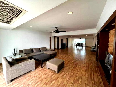 คอนโดให้เช่า : LTH6736 – Apartment FOR RENT in Asok 3 beds 4 baths Size 300 Sq.M.Near BTS Asok station ONLY 90k/month