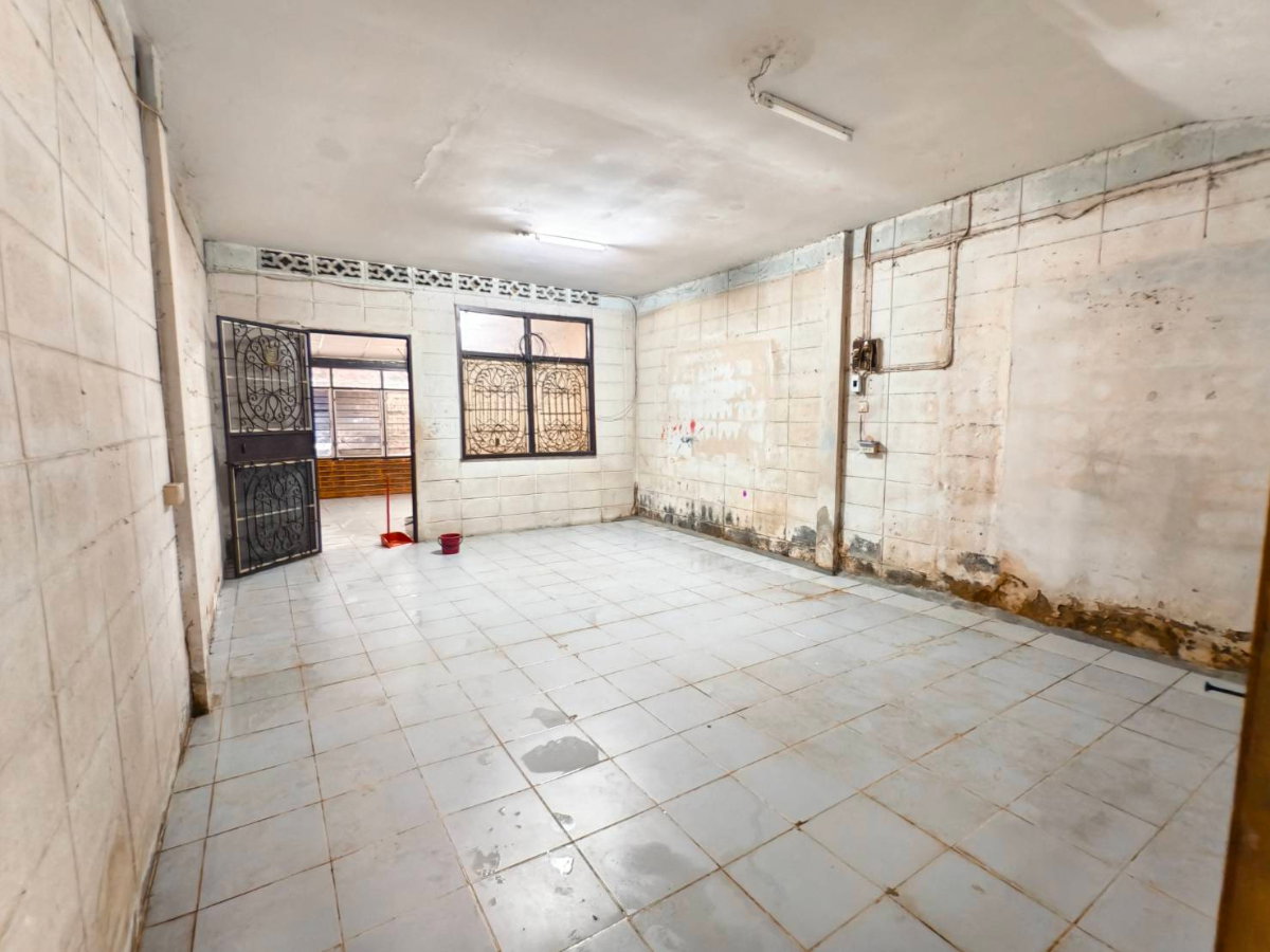 รูป ขายตามสภาพ บ้านชั้นเดียว ซอยเคหะร่มเกล้า 23 - รูปที่ 8/12