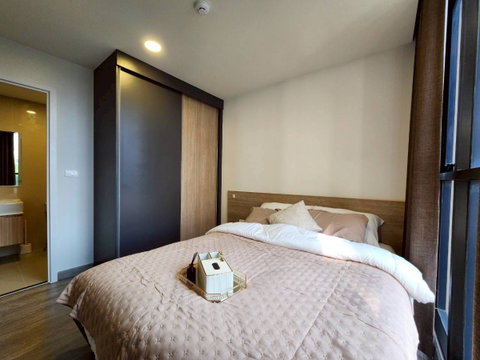 2-bedroom condo for sale in Sathorn – Charoen Nakhon area, near ICON SIAM. Spacious and ready to move in.