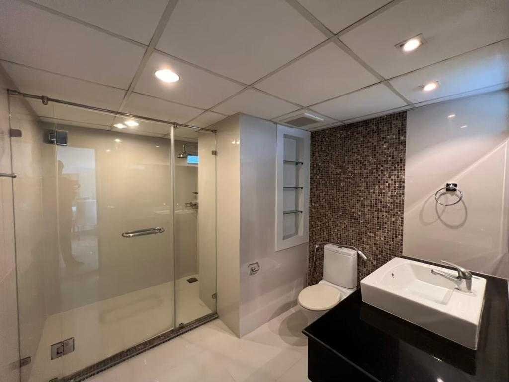 รูป LTH6736 – Apartment FOR RENT in Asok 3 beds 4 baths Size 300 Sq.M.Near BTS Asok station ONLY 90k/month - รูปที่ 5/6