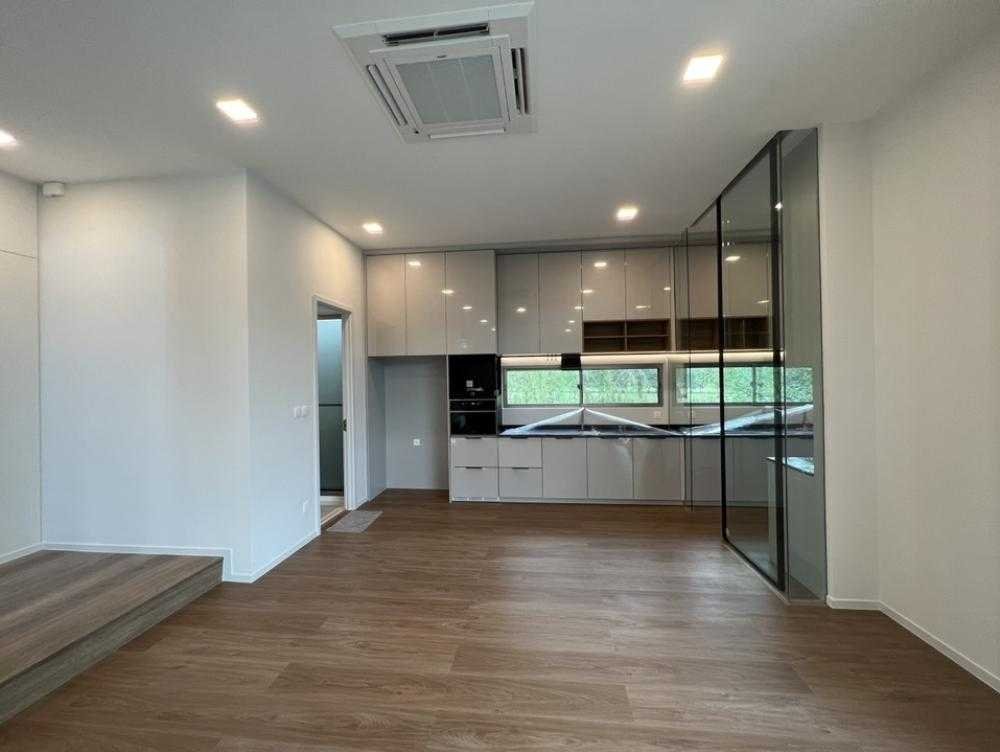 รูป LTHC7091 – House FOR SALE in Rama 9 3 beds 4 baths 324 sq.M. Near ARL Huamark station ONLY 38.5 MB - รูปที่ 2/6