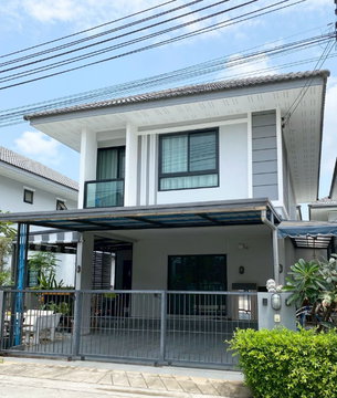 Twin house for sale in Maneerin Privacy Village, Nong Kham, Sriracha. Excellent location.