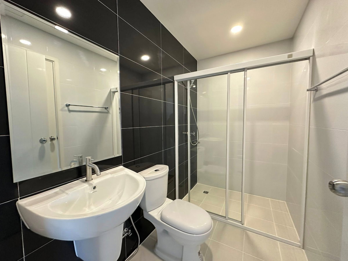 รูป ทาวน์โฮมรูปแบบใหม่ใกล้สนามบินสุวรรณภูมิ สไตล์ Modern ที่ออกแบบภายใต้แนวคิด Modish Real Living ให้ทุกแนวคิดเชื่อมต่อการใช้ชีวิตมีสไตล์ - รูปที่ 14/19