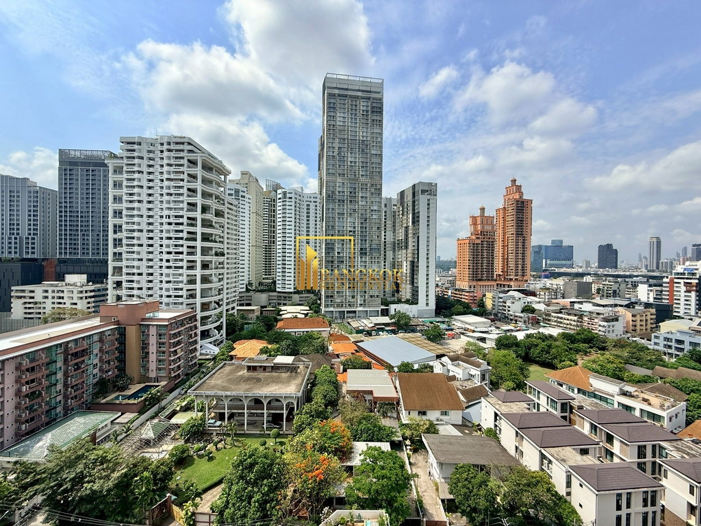 รูป Large 4 Bedroom Penthouse Apartment in Phrom Phong Area - BR0264AP - รูปที่ 6/47